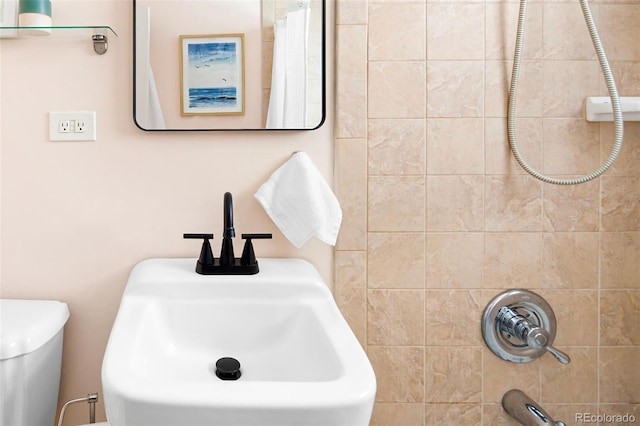 bathroom featuring sink and toilet