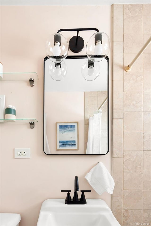 bathroom featuring toilet and sink