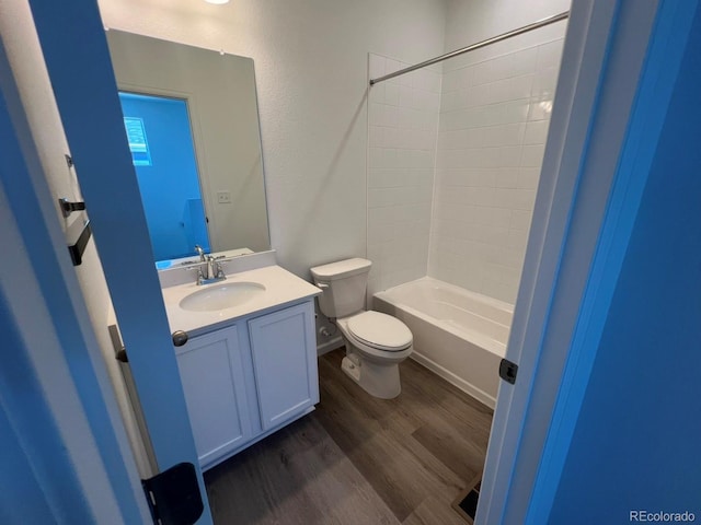 6638 N Nepal Ct, Aurora, CO 80019 - full bath with toilet, wood finished floors, vanity, and shower / bathtub combination