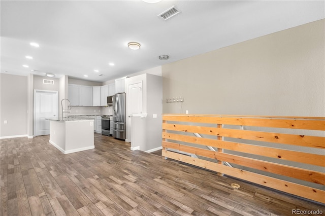 847 E 98th Ave Unit 1806, Thornton, CO 80229 - kitchen with stainless steel appliances, dark wood-type flooring, a kitchen island with sink, baseboards, and recessed lighting