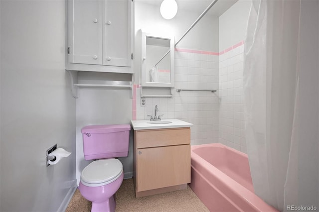 full bathroom featuring vanity, backsplash, toilet, and shower / bath combo with shower curtain