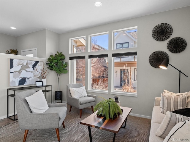 sitting room featuring recessed lighting and baseboards