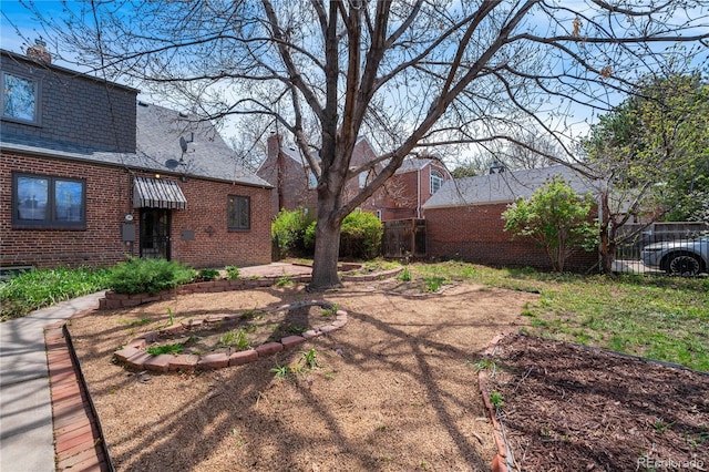 2285 N Monaco Pkwy, Denver, CO 80207 - view of yard with fence