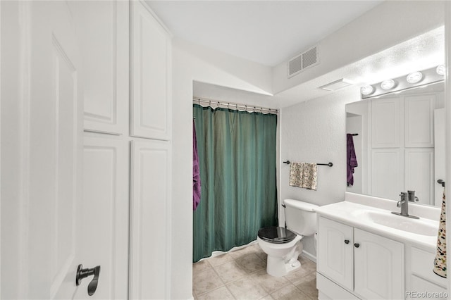 7420 S Houstoun Waring Cir, Littleton, CO 80120 - full bath featuring vanity, tile patterned floors, and curtained shower