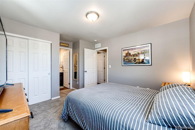 bedroom featuring carpet floors and a closet