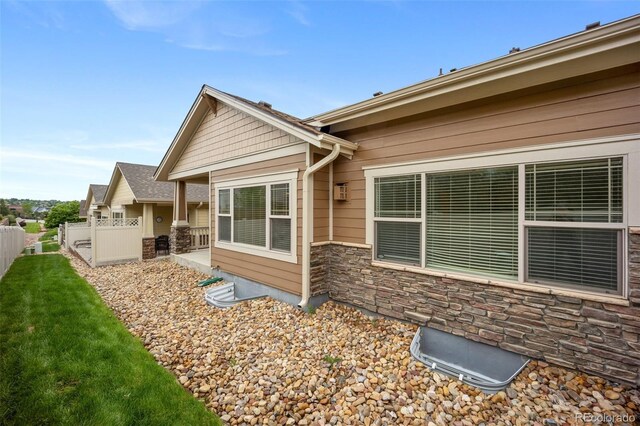 4400 S Ensenada St, Aurora, CO 80015 - view of side of property with stone siding