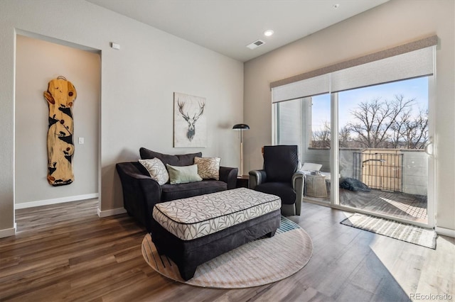 living area featuring recessed lighting, wood finished floors, visible vents, and baseboards