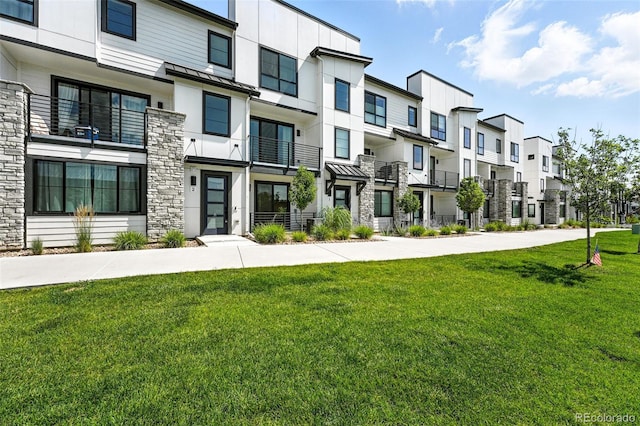 2074 S Holly St Unit 2, Denver, CO 80222 - view of property with a residential view