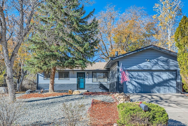 view of front facade featuring a garage