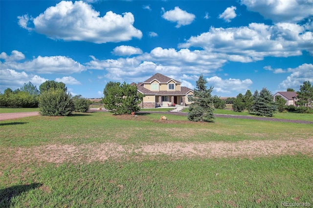 view of front of property featuring a front lawn