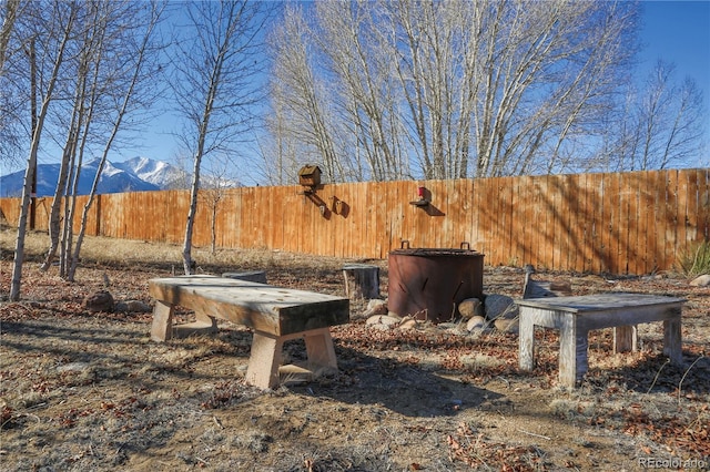 view of yard with a mountain view