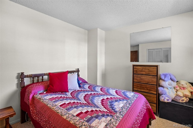 bedroom with carpet flooring and a textured ceiling