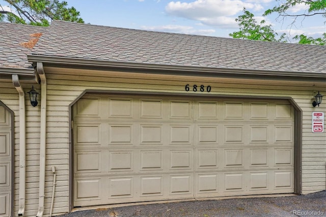 6880 E Appleton Cir, Centennial, CO 80112 - garage with driveway