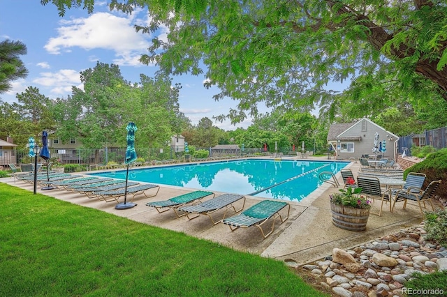 6880 E Appleton Cir, Centennial, CO 80112 - community pool with a patio and view of wooded area