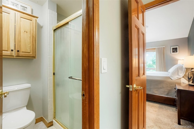 41504 Vista Rdg, Parker, CO 80138 - full bathroom featuring ensuite bath, toilet, a stall shower, and baseboards