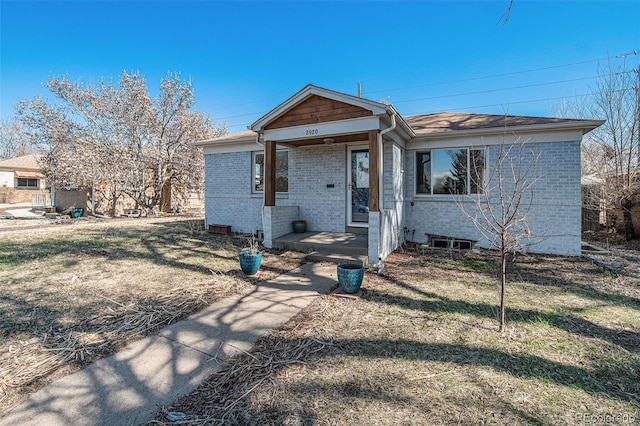 view of front of home with a front lawn