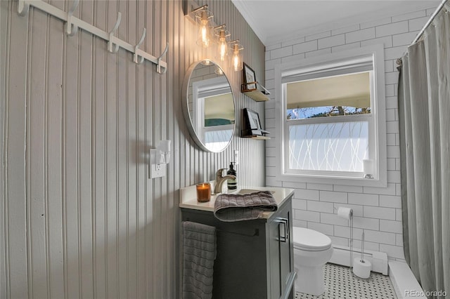 bathroom with toilet, vanity, crown molding, and a shower with shower curtain