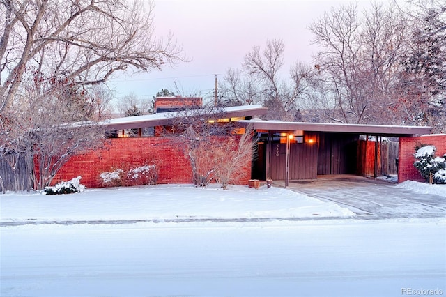 view of front of property featuring a carport