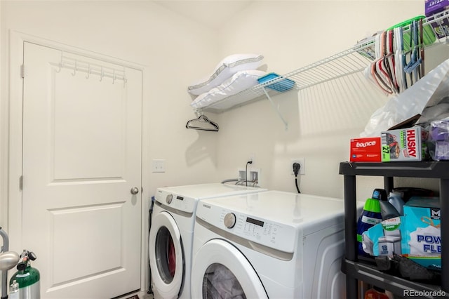 318 Thomas Ave, Keenesburg, CO 80643 - laundry area with independent washer and dryer