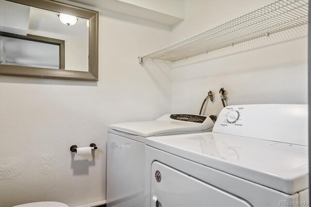 646 Maple St, Colorado Springs, CO 80903 - laundry area featuring washing machine and dryer