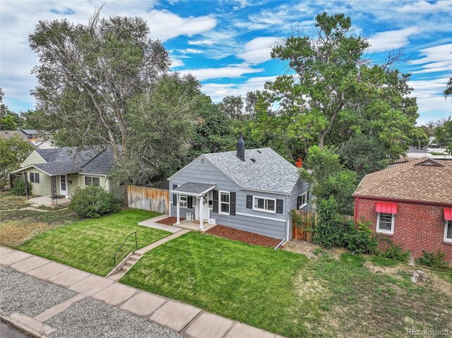 ranch-style house featuring a front yard