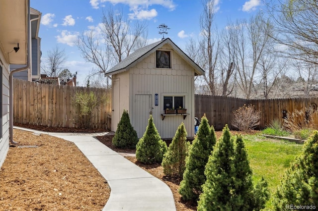 1479 S Jasper St, Aurora, CO 80017 - view of outdoor structure featuring fence and an outbuilding