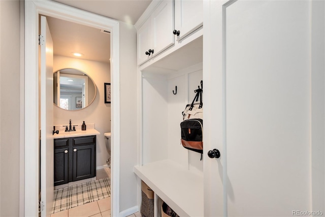 mudroom featuring sink and light tile patterned floors