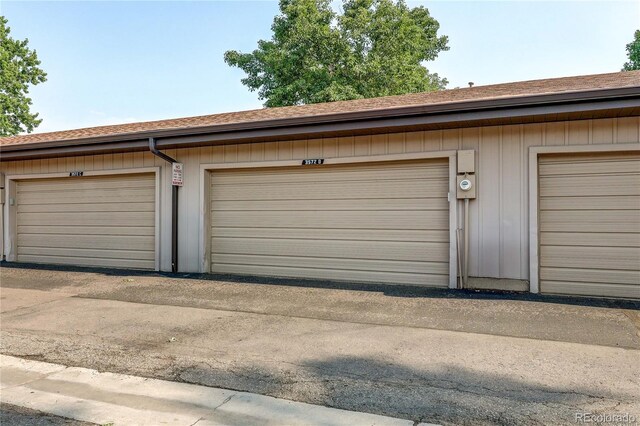 3572 S Kittredge St Unit B, Aurora, CO 80013 - view of garage