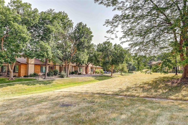 3572 S Kittredge St Unit B, Aurora, CO 80013 - view of grassy yard