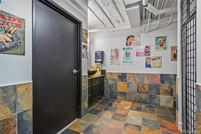 bathroom featuring tile walls