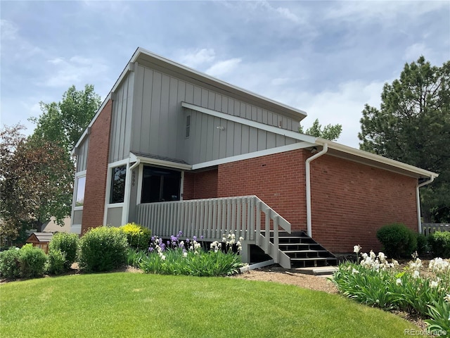 7077 S Knolls Way, Centennial, CO 80122 - back of property featuring brick siding and a yard