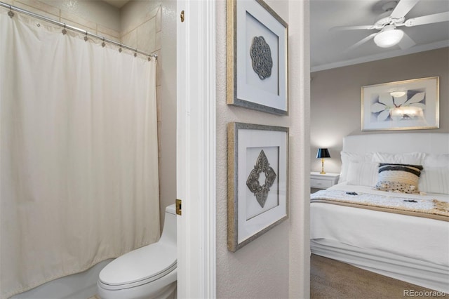 bathroom featuring toilet, ceiling fan, ornamental molding, and shower / tub combo with curtain