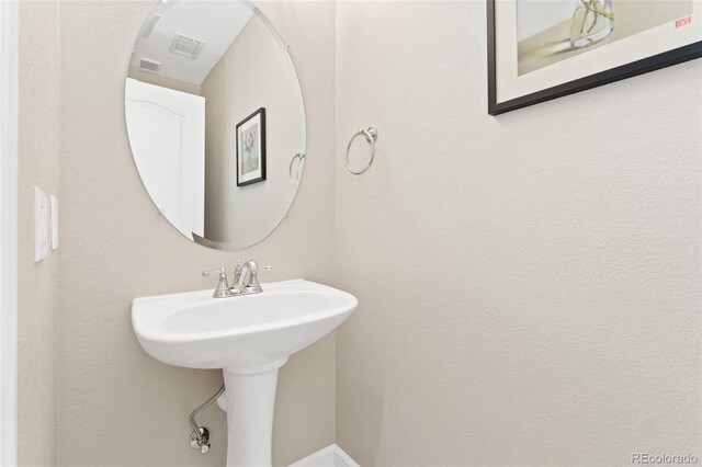10618 Clearview Ln, Highlands Ranch, CO 80126 - bathroom featuring a sink