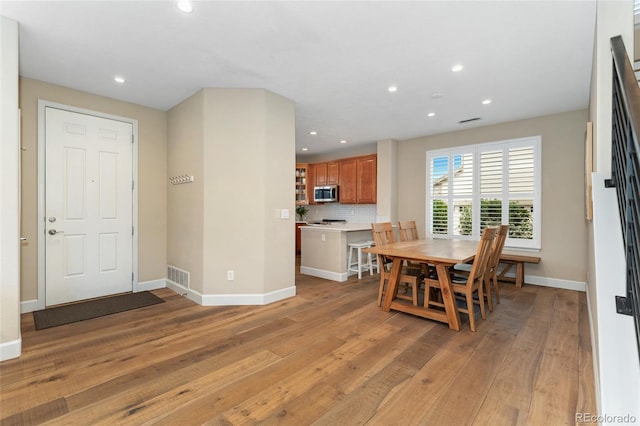 10618 Clearview Ln, Highlands Ranch, CO 80126 - dining area featuring light wood-style flooring and recessed lighting