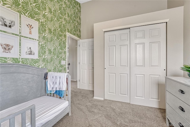 901 Sage Sparrow Cir, Highlands Ranch, CO 80129 - carpeted bedroom with wallpapered walls, a closet, and baseboards