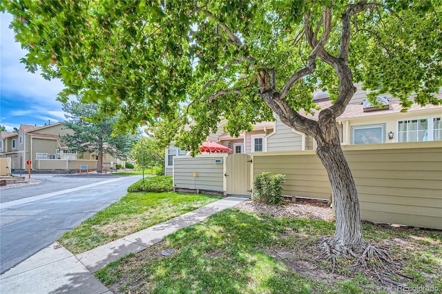 7370 E Florida Ave Unit 1020, Denver, CO 80231 - view of yard with a gate