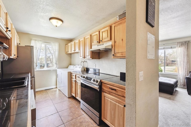 kitchen with electric range, a sink, a textured ceiling, washer / dryer, and under cabinet range hood