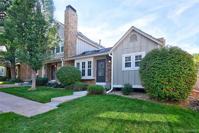 view of front of home with a front yard