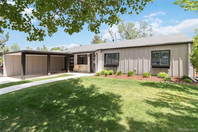 3040 S Dexter Way, Denver, CO 80222 - ranch-style home featuring board and batten siding, a front yard, and roof with shingles