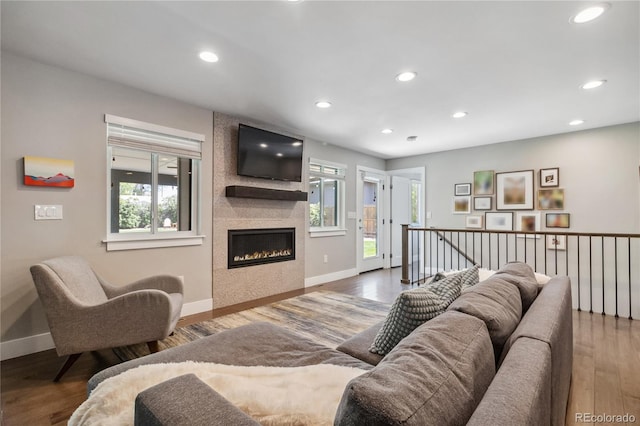 3040 S Dexter Way, Denver, CO 80222 - living area featuring baseboards, plenty of natural light, recessed lighting, and wood finished floors