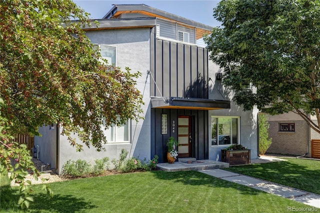 view of front of house featuring a front yard and stucco siding