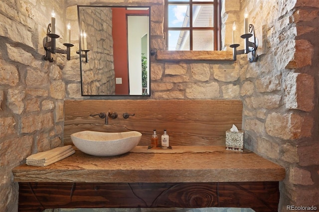 bathroom featuring sink