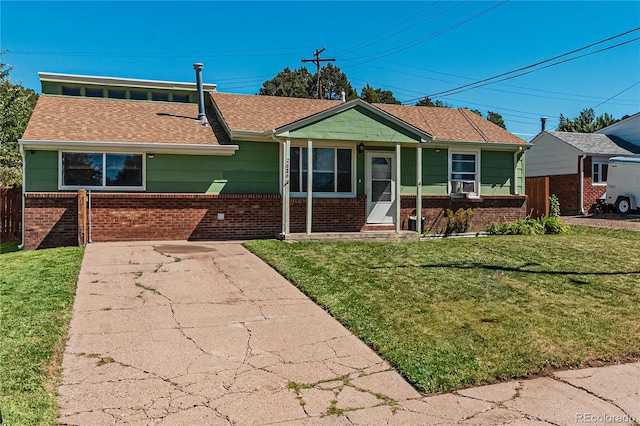 view of front of property with a front lawn