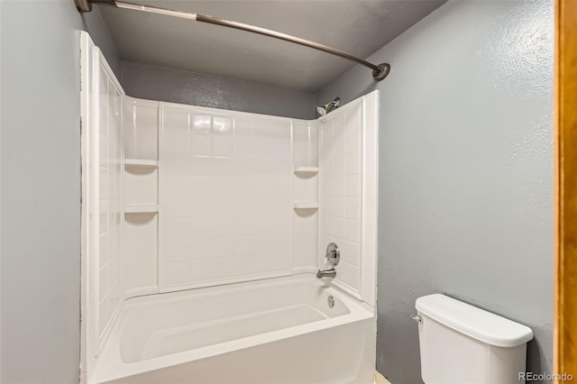 full bath with toilet and shower / tub combination