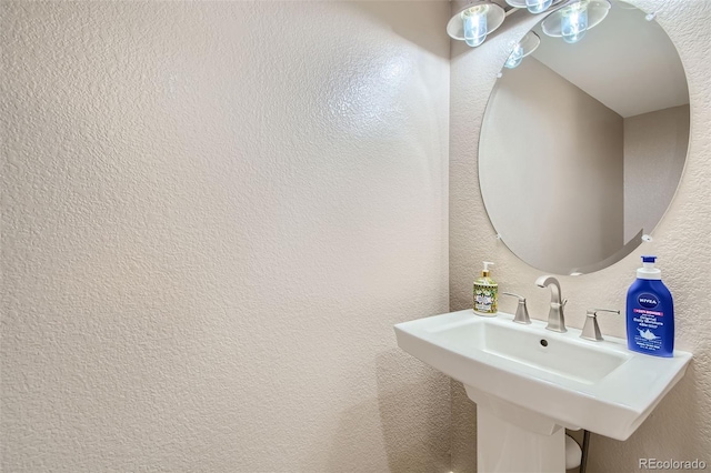 bathroom featuring sink