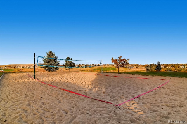 surrounding community with volleyball court