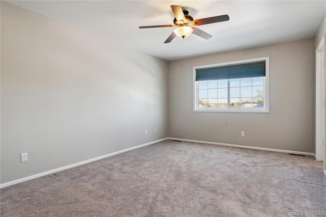 carpeted empty room featuring ceiling fan