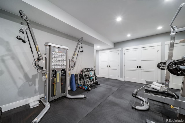 exercise area featuring recessed lighting and baseboards