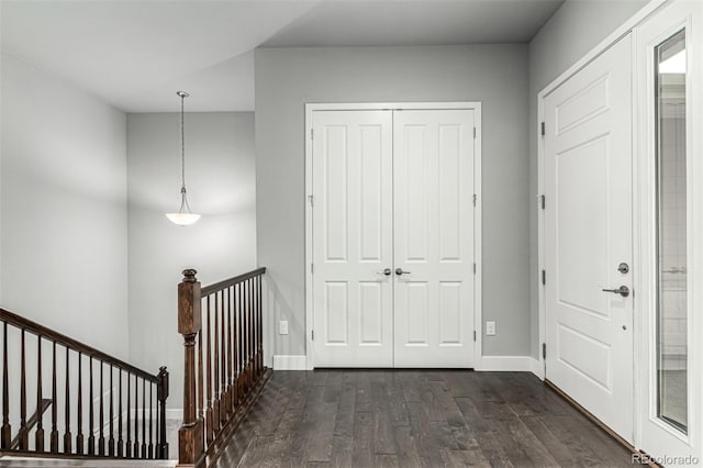 17490 W 94th Dr, Arvada, CO 80007 - foyer entrance featuring dark wood finished floors and baseboards