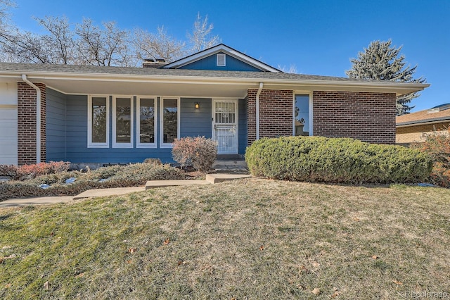 ranch-style house with a front yard